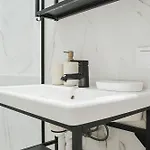 Quite Centre Modern Suite, 1br Рига