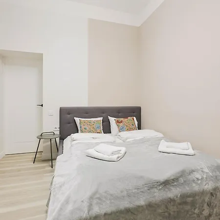 Quite Centre Modern Suite, 1br Рига