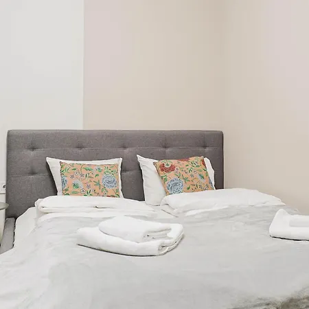 Apartment Quite Centre Modern Suite, 1br *