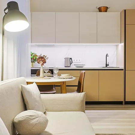Quite Centre Modern Suite, 1br Apartment