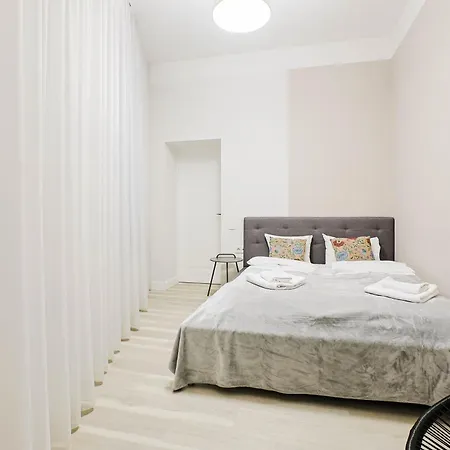 Apartment Quite Centre Modern Suite, 1br