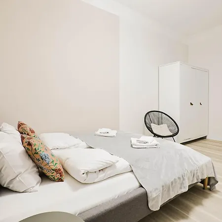 Quite Centre Modern Suite, 1br Apartment *