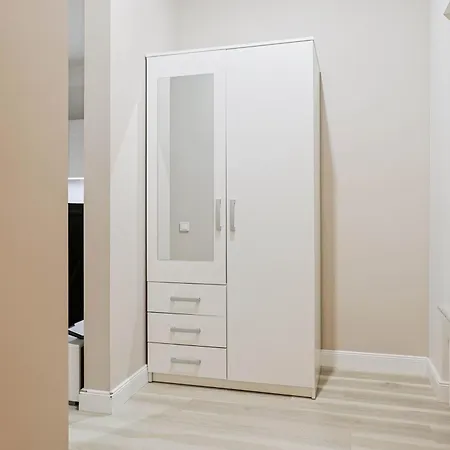 Quite Centre Modern Suite, 1br *